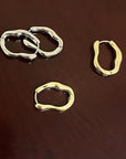 Damen Ohrringe mit unregelmäßiger geometrischer Form – Minimalistische, galvanisierte Legierungs-Statement-Ohrringe, Gold & Silber