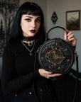 Gotische Umhängetasche in Sargform für Damen – PU-Leder Schultertasche mit Kettendetail und verstellbarem Riemen
