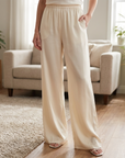 Elegante Damen-Hose aus Acetat mit weitem Bein – Satin-Haptik, hoher Bund, fließender Fall, kühlender Komfort