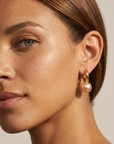 Ohrringe Damen – Kreolen mit großen Perlen, schlicht – Französischer Stil, vergoldet & versilbert, minimalistisches Statement-Schmuckstück