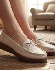 Damen Slip-On Loafer mit Lochmuster – Atmungsaktive, perforierte Flats mit weicher Innensohle, leichtem Komfort und lässigem Alltagsstil