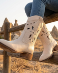 Cowboy-Stiefel für Damen mit Lochmuster – Western-Mid-Calf-Stiefel aus echtem Leder mit Stickerei, Blockabsatz und atmungsaktivem Cut-Out-Design
