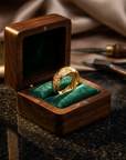 Men's Gold Foil Damascus Steel Ring – Gold-Plated Minimalist Wedding Band with Wavy Pattern Inlay