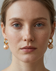 Ohrringe Damen – Kreolen mit großen Perlen, schlicht – Französischer Stil, vergoldet & versilbert, minimalistisches Statement-Schmuckstück