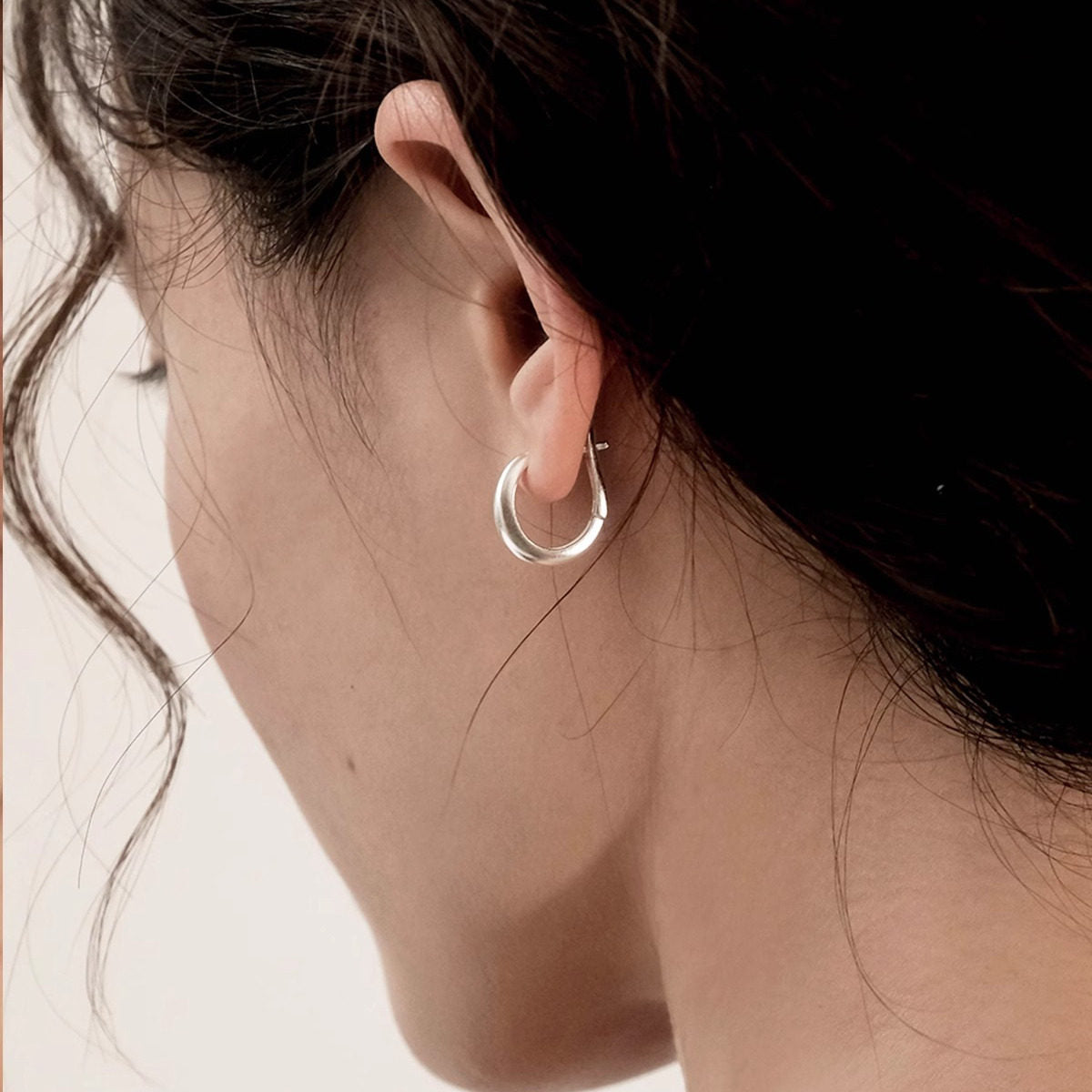 Women S925 Silver Metal Hoop Earrings – Minimalist Geometric Clip-On Hypoallergenic Jewelry