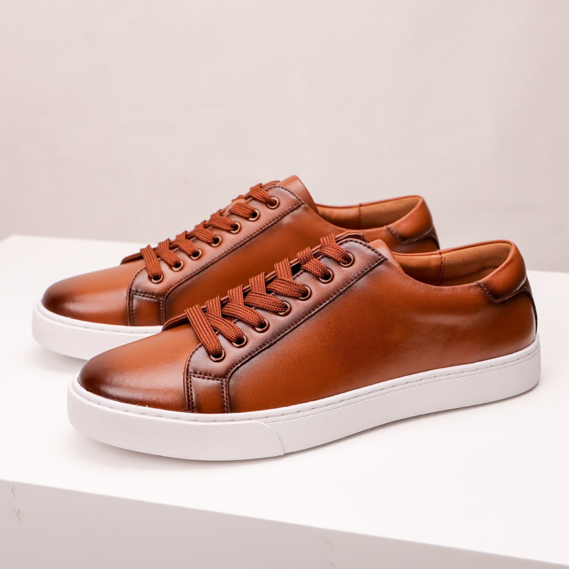 Herrenschuhe aus echtem Leder – Obermaterial aus vollnarbigem Rindsleder, Futter aus Schweinsleder, 1,5 cm Plateau, 4 Farben