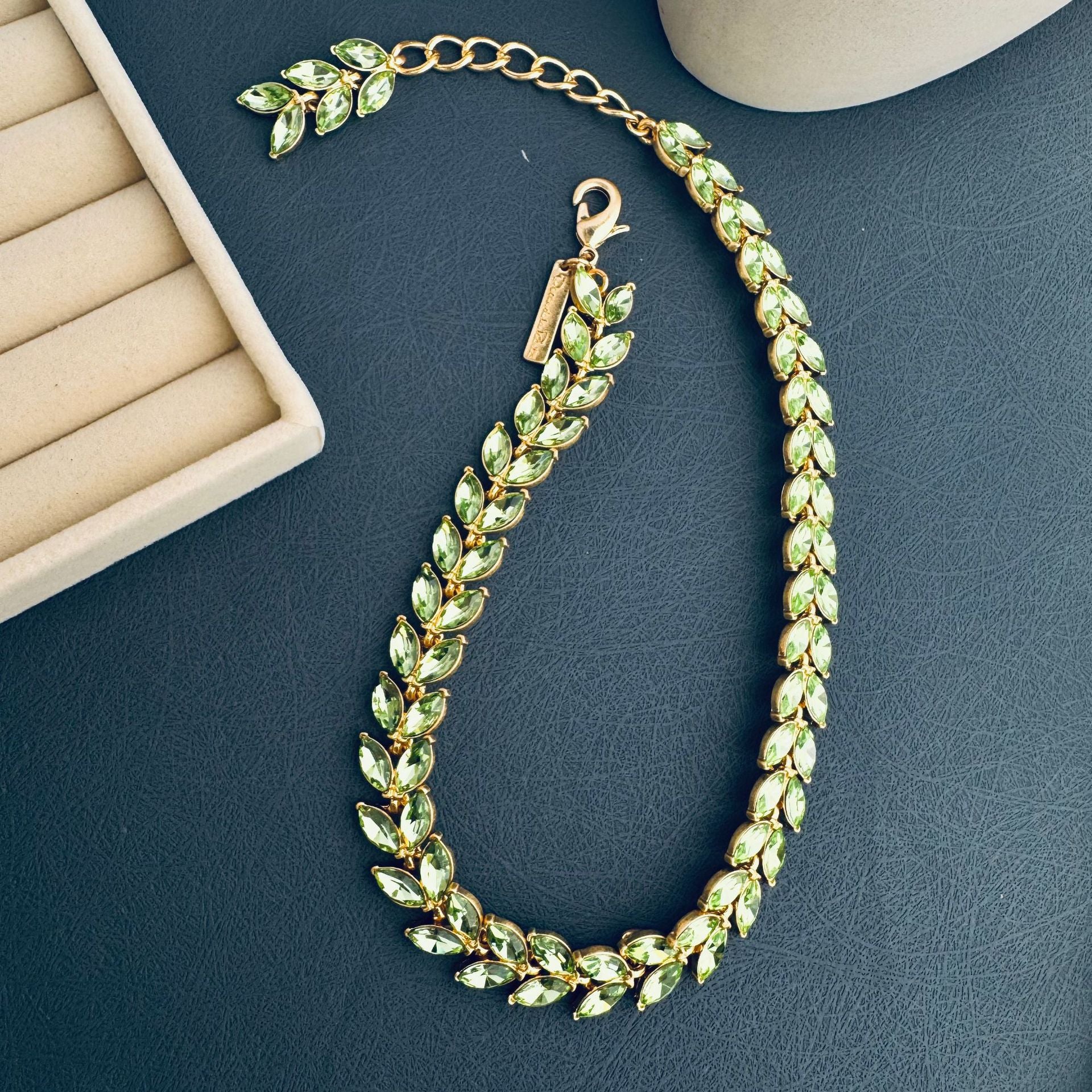 Women’s Crystal Leaf Necklace – Elegant Adjustable Chain with Vintage-Inspired Design &amp; Sparkling Statement Pendant