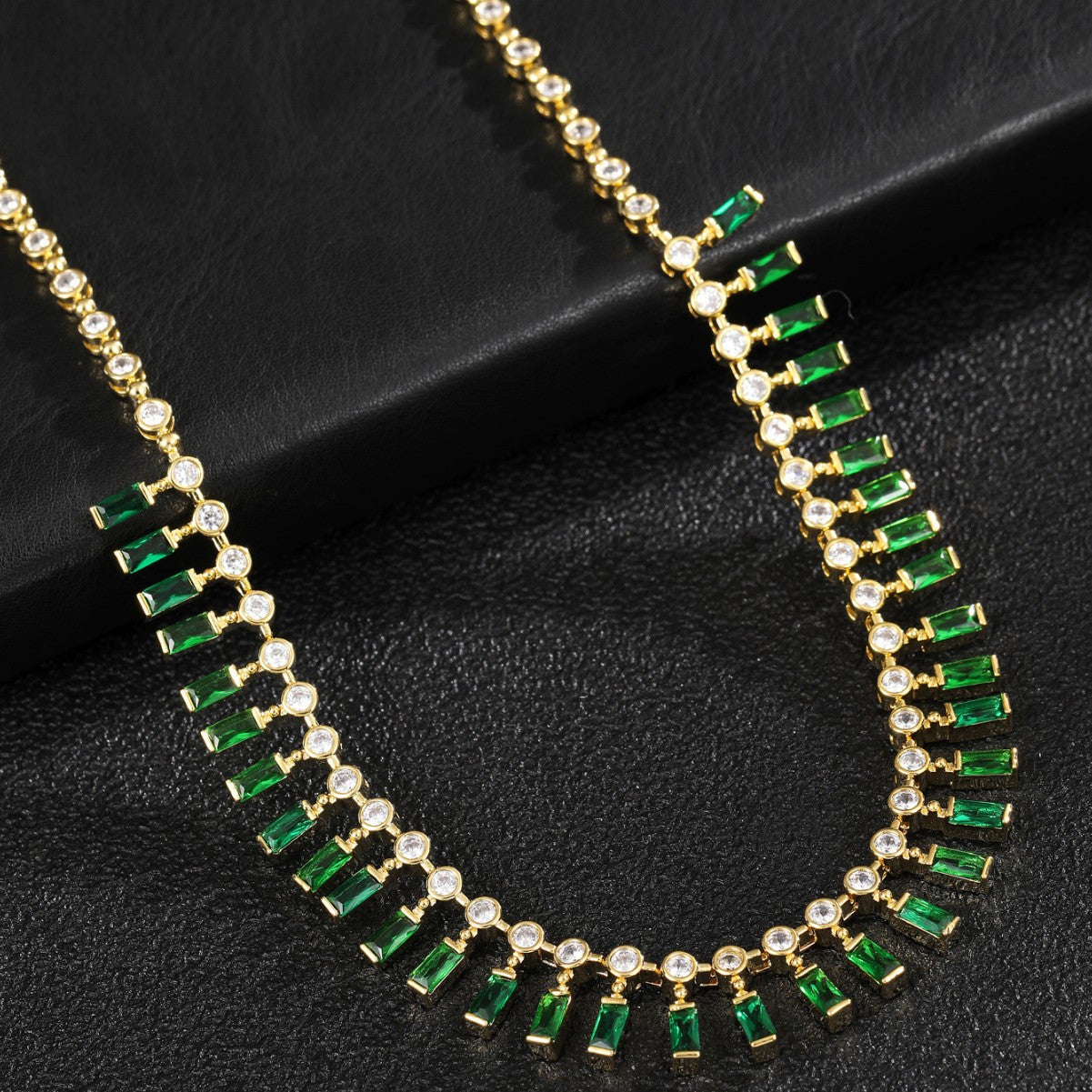 Women's Emerald Zircon Choker Necklace – Gold-Plated Copper