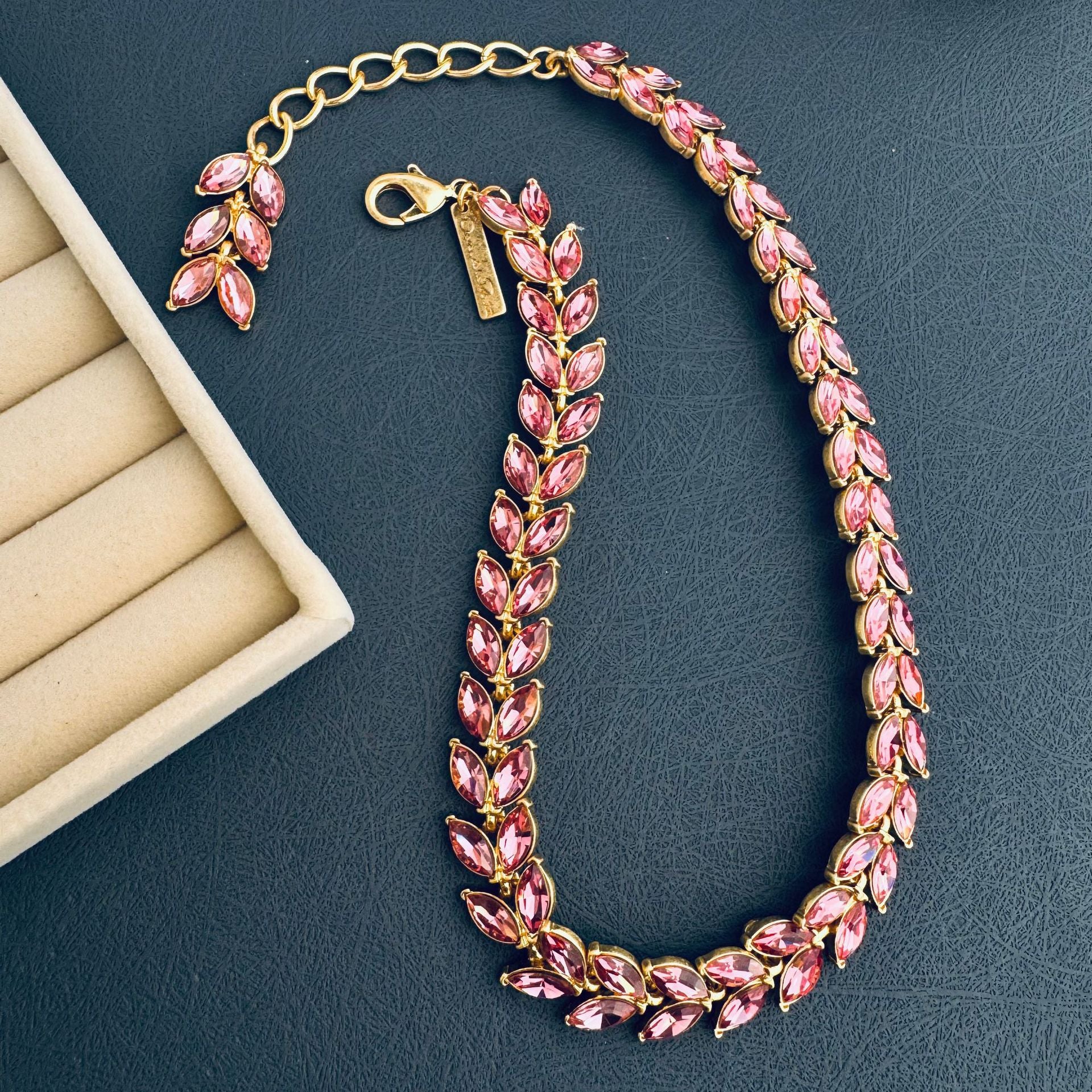 Women’s Crystal Leaf Necklace – Elegant Adjustable Chain with Vintage-Inspired Design &amp; Sparkling Statement Pendant