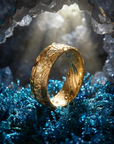 Men's Gold Foil Damascus Steel Ring – Gold-Plated Minimalist Wedding Band with Wavy Pattern Inlay
