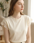 Damen T-Shirt mit gelber Spitzenborte – Weiches Baumwoll-T-Shirt mit kurzen Ärmeln und Rundhalsausschnitt, eleganter Spitze und entspanntem Schnitt für lässige Sommer-Looks