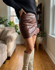 Women's Elegant PU Leather A-Line Mini Skirt – High Waist Slim Fit Short Skirt with Smooth Finish & Chic Commuter Style