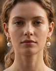 Ohrringe Damen – Kreolen mit großen Perlen, schlicht – Französischer Stil, vergoldet & versilbert, minimalistisches Statement-Schmuckstück