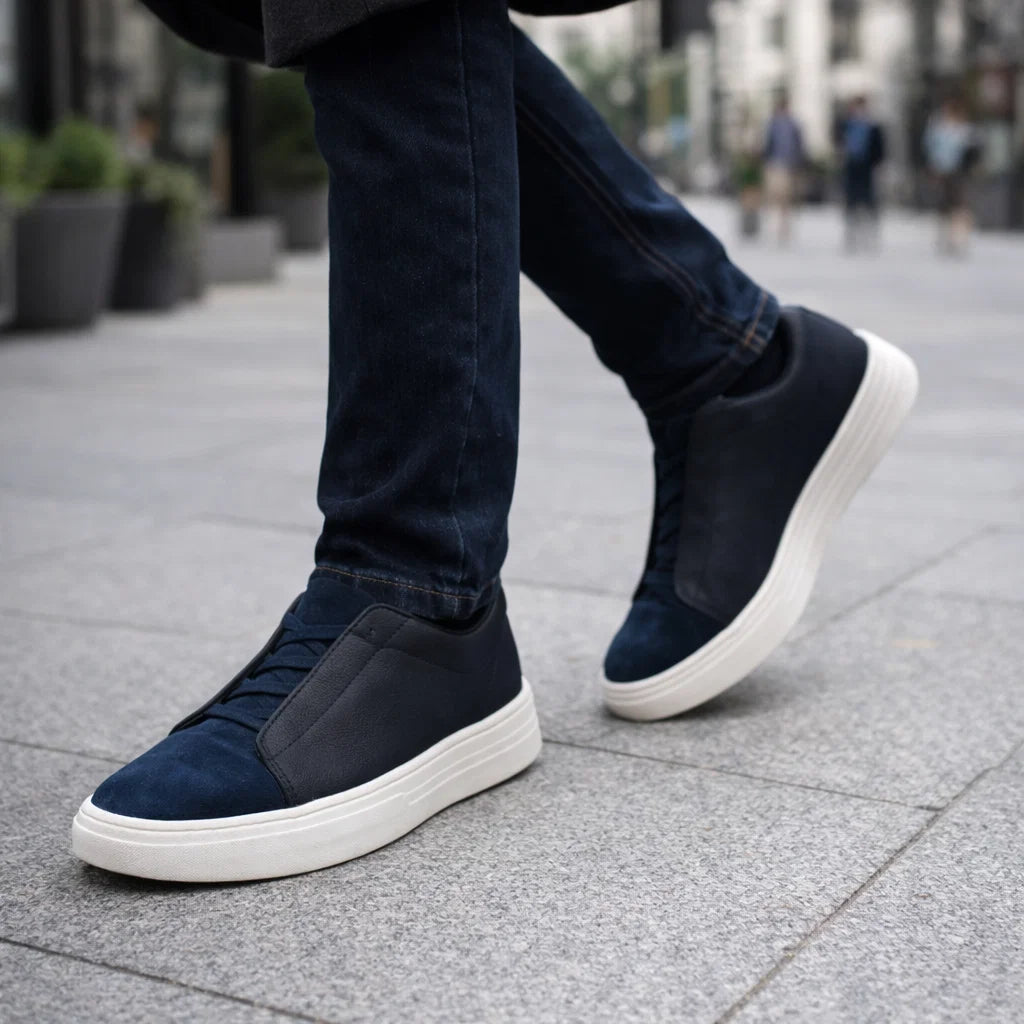 Herren-Sneaker aus Freizeit-Leder – Obermaterial PU, Futter aus Narbenleder, Schnürsenkel, EU 37–45, 2 Farben