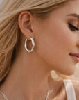Damen Ohrringe mit unregelmäßiger geometrischer Form – Minimalistische, galvanisierte Legierungs-Statement-Ohrringe, Gold & Silber